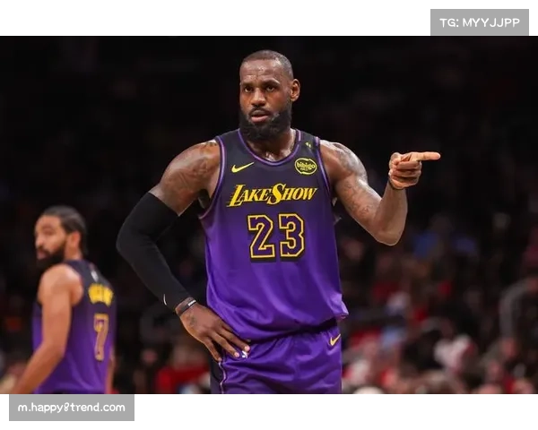 詹姆斯场上积极沟通:与队友裁判互动提升比赛效果 詹姆斯场上积极沟通:与队友裁判互动提升比赛效果